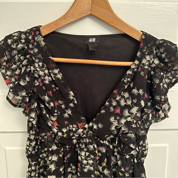 Black H&M Frilly Short Sleeve Blouse US6 S Party Club Feminine - Picture 5 of 12
